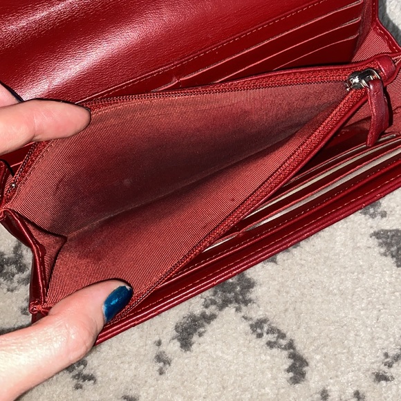 CHANEL red quilted lambskin continental wallet - Picture 11 of 11